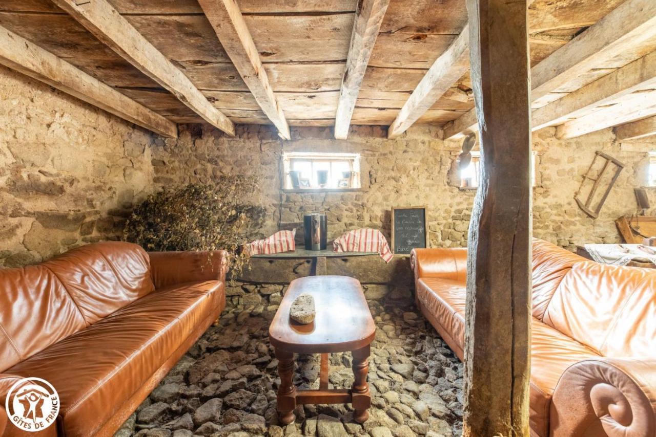 Aux 2 Puys - Gite "Le Lemptegy" Saint-Priest-des-Champs Экстерьер фото